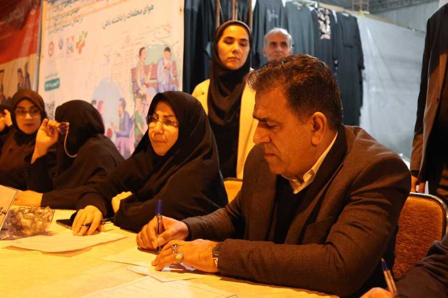 برپایی میز خدمت با حضور رئیس کمیسیون اجتماعی مجلس و مدیرکل بهزیستی مازندران در محل اجرای پویش "سلام محله"